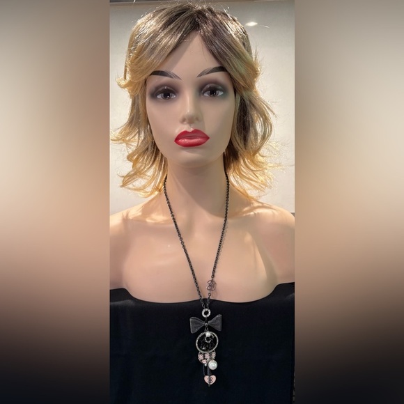 Guess "Famous" Black Bow Charm Pendant Y2K Necklace - Picture 4 of 11
